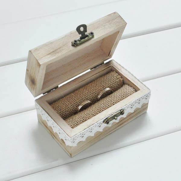 Portagioie in legno <br /> inciso