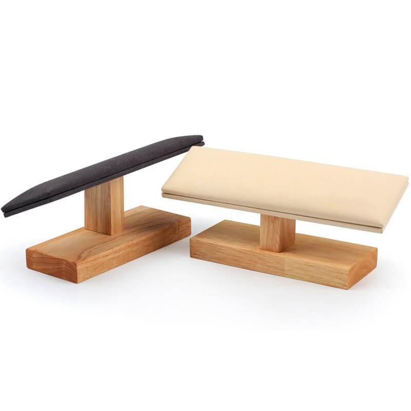 Portacollane <br /> Supporto in legno