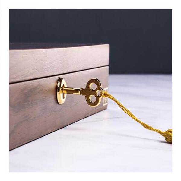Portagioie in legno <br /> Fatto a mano