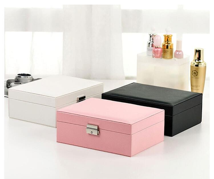 Portagioie <br /> Set di gioielli da donna