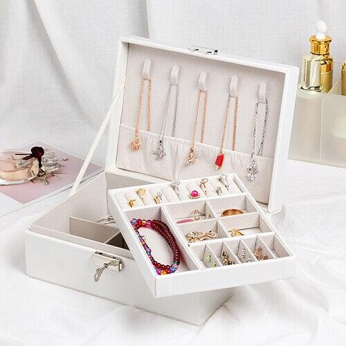 Portagioie <br /> Set di gioielli da donna