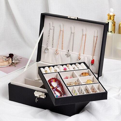 Portagioie <br /> Set di gioielli da donna