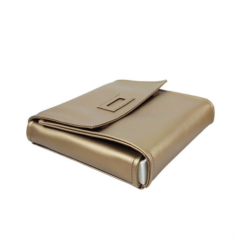 Custodia per gioielli <br /> in pelle per collana